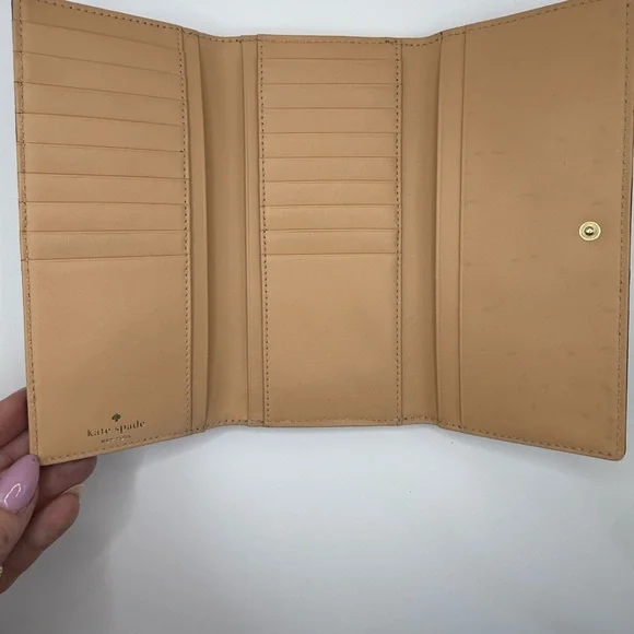 Kate Spade Croc Embossed Elegant Taupe Women's Wallet kisslock GUC - Picture 6 of 12